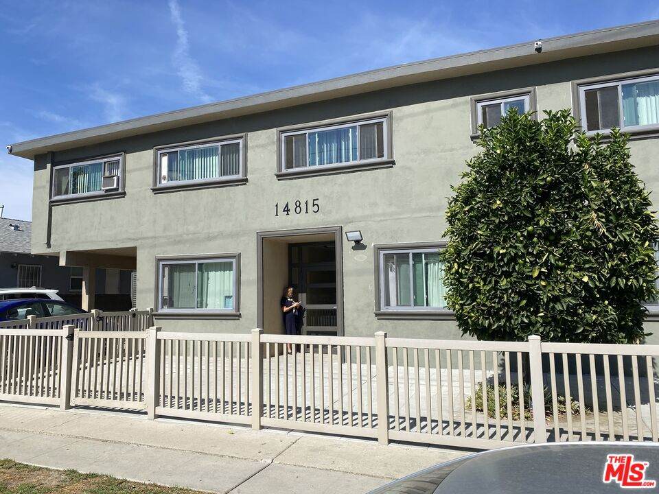 14815 Burbank Blvd - Photo 1