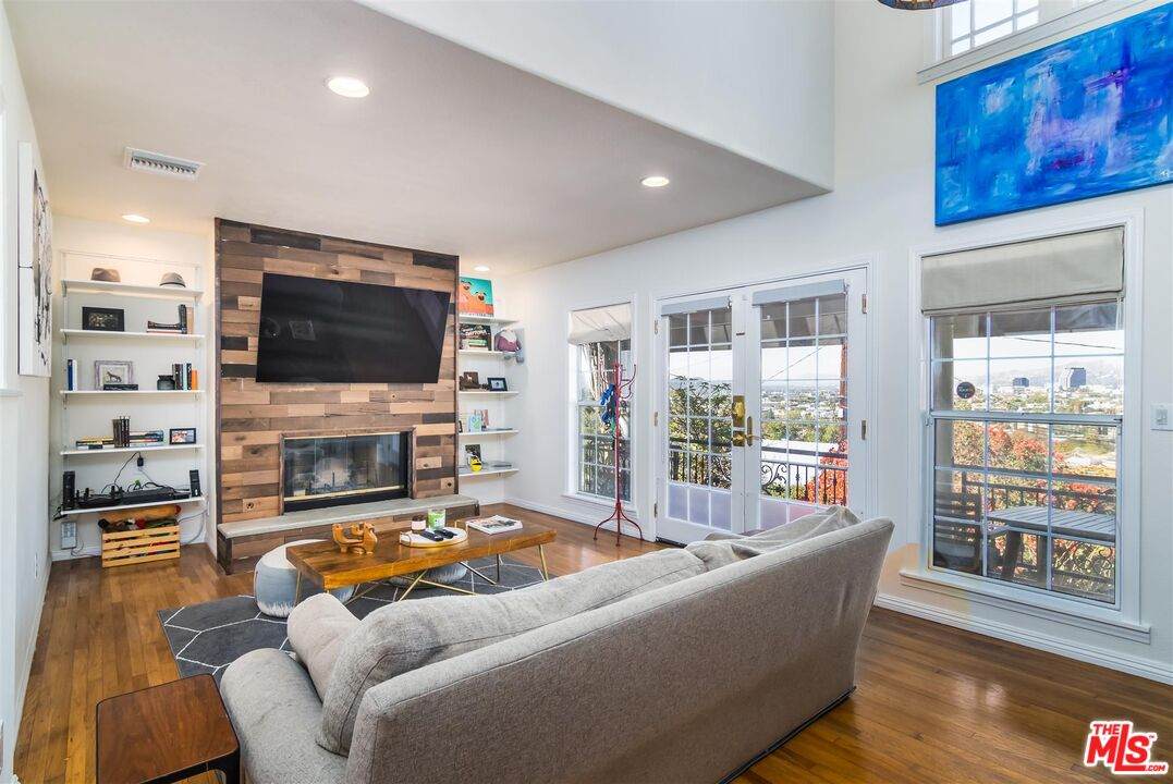 1124 Princeton Dr - Photo 1