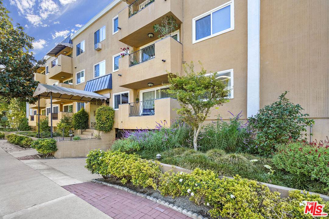 705 Westmount Dr - Photo 1