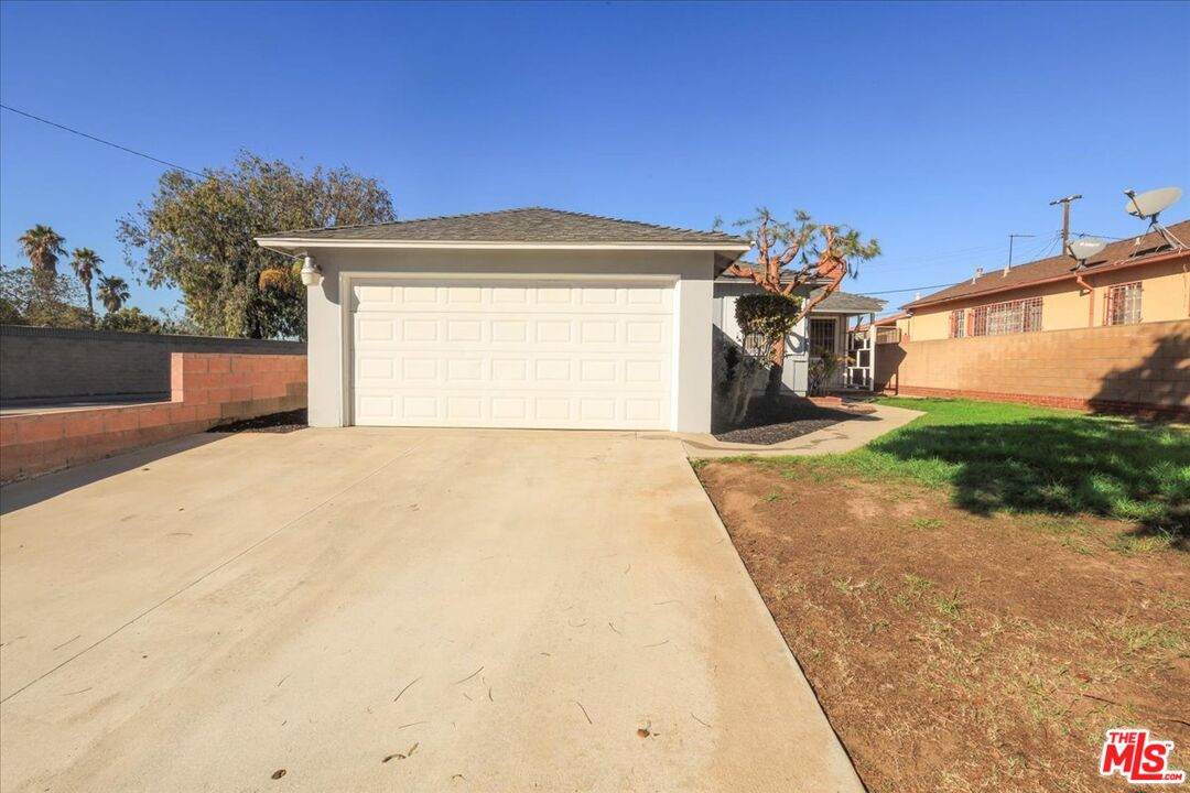 11833 Ardath Ave - Photo 1