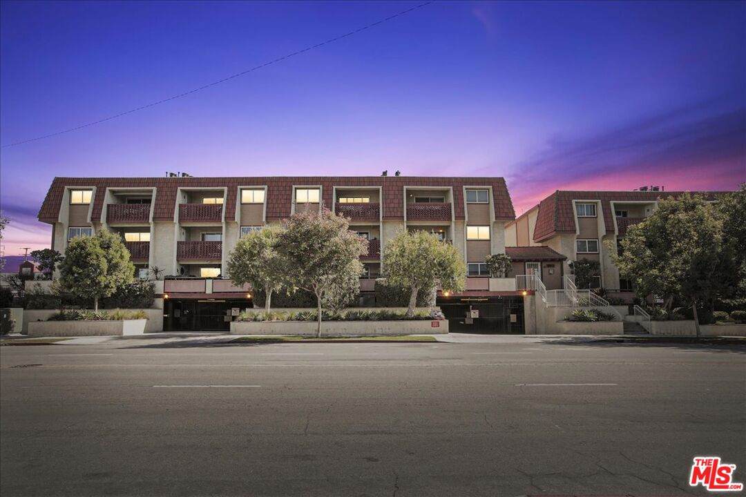 950 Main St - Photo 1