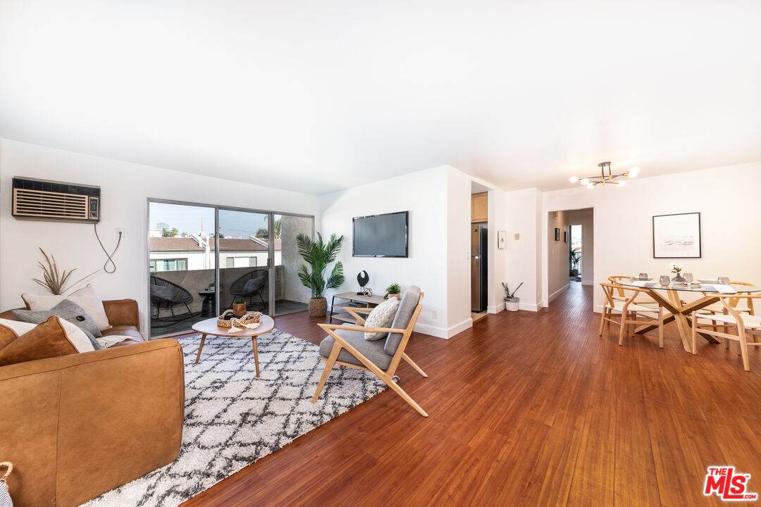 1827 Barrington Ave - Photo 1