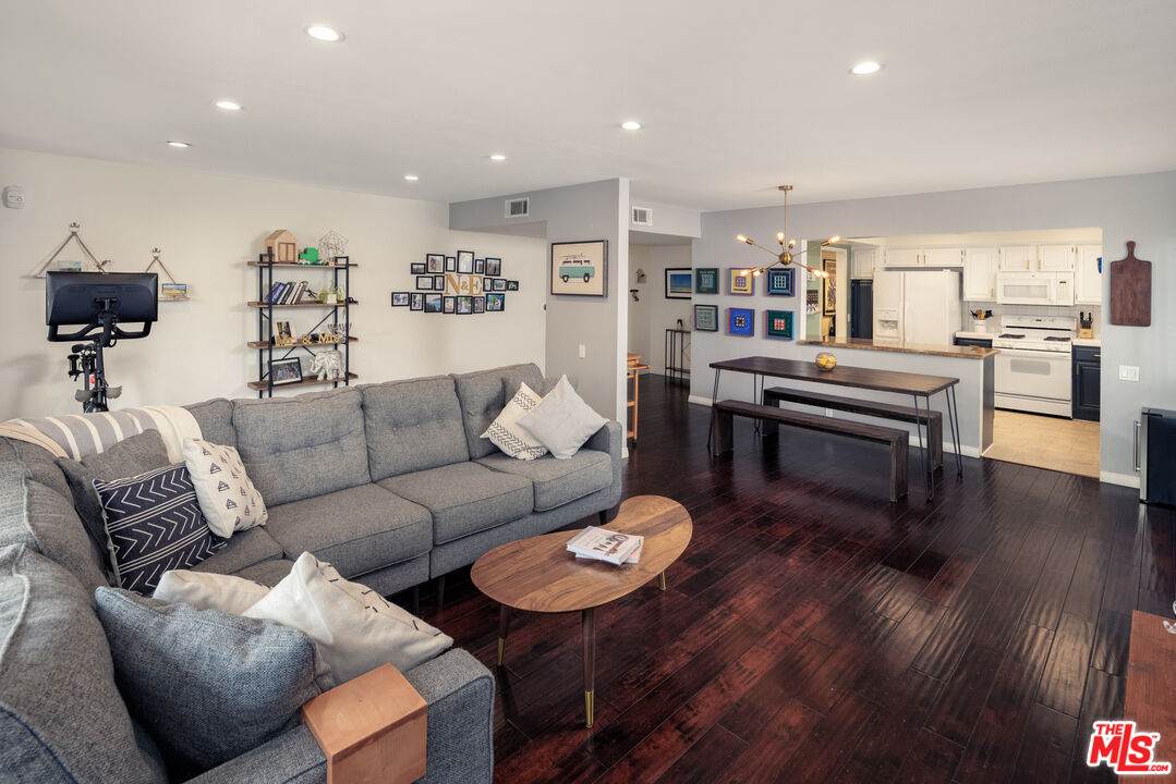 4630 Willis Ave - Photo 1