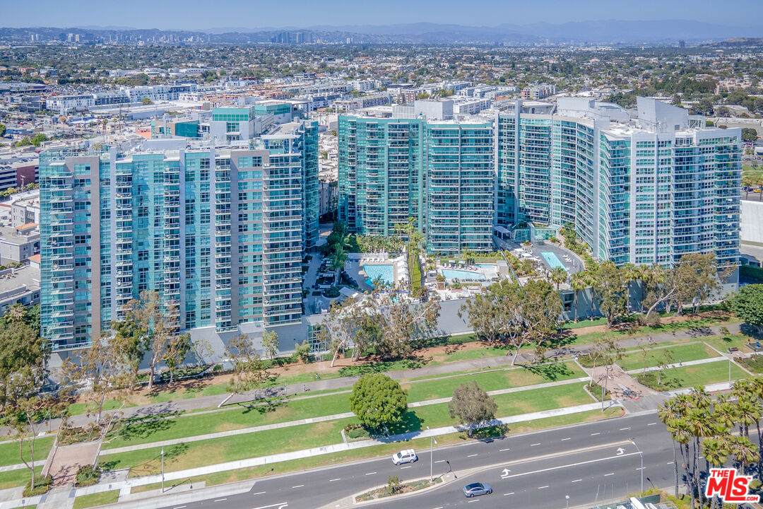 13700 Marina Pointe Dr - Photo 1
