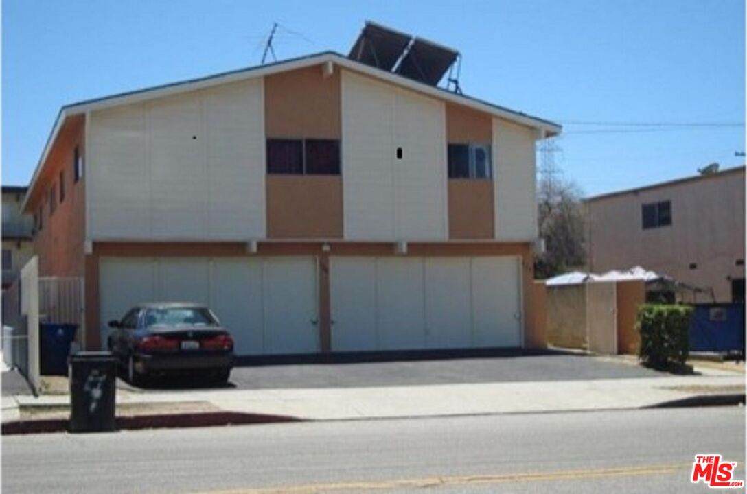 520 Gardena Blvd - Photo 1