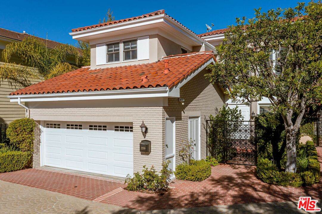 2208 Canyonback Rd - Photo 1