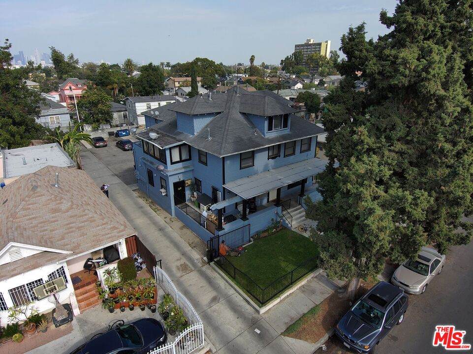 915 50Th St - Photo 1