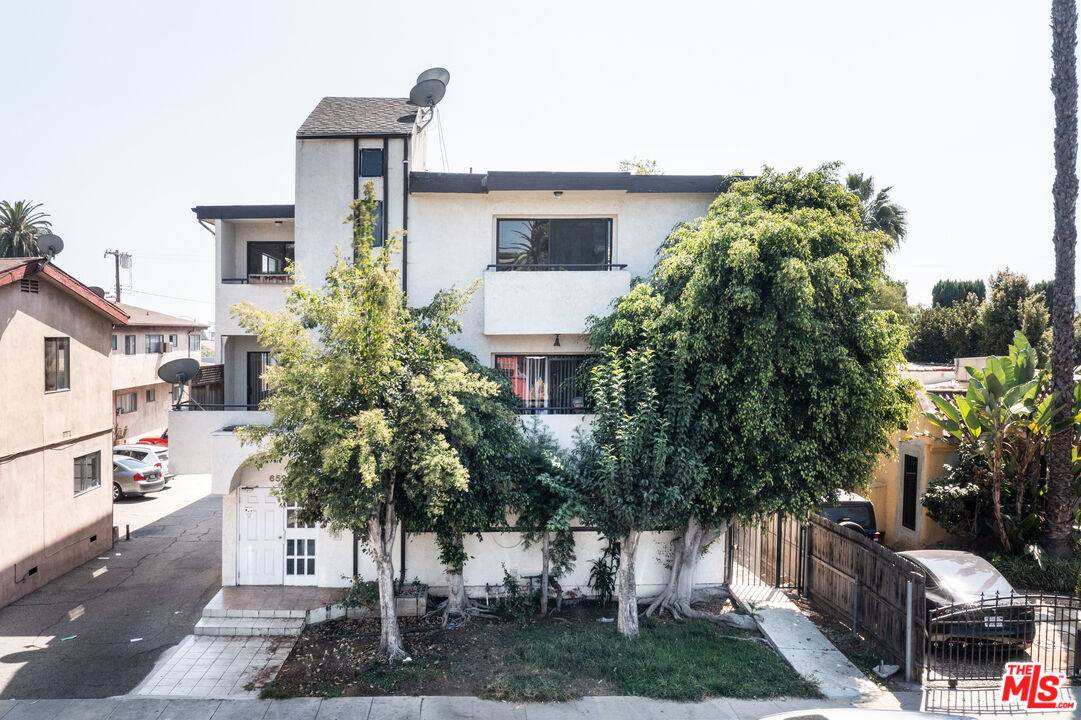 6526 Homewood Ave - Photo 1