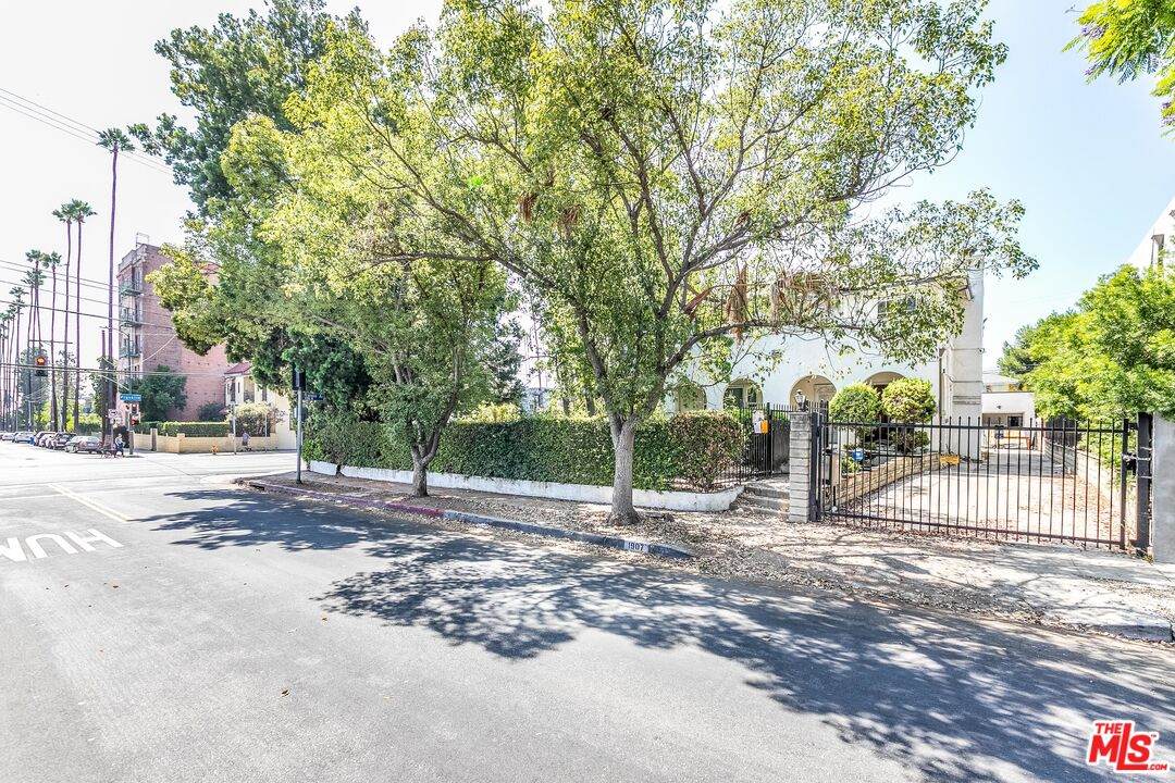 1907 Wilton Pl - Photo 1