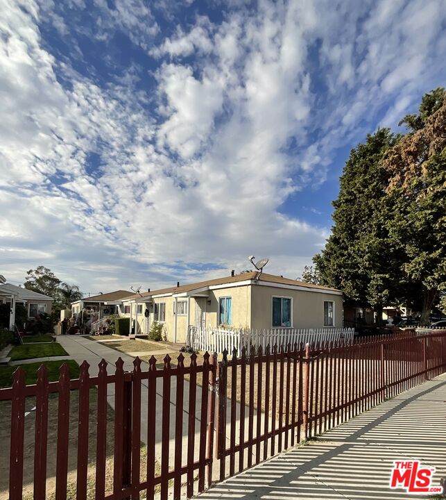 11217 Raymond Ave - Photo 1