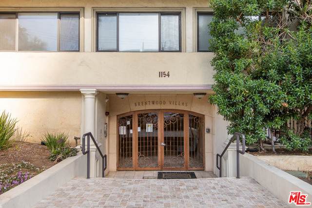 1154 Barrington Ave - Photo 1