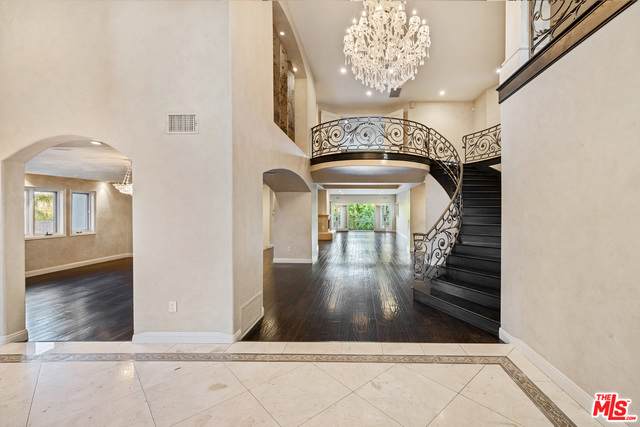 4436 Petit Ave - Photo 1