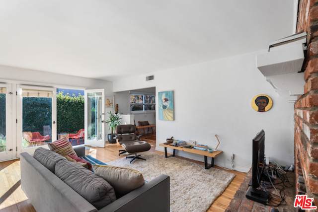 1062 Indiana Ave - Photo 1