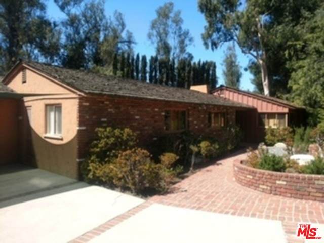 1055 Carolyn Way - Photo 1