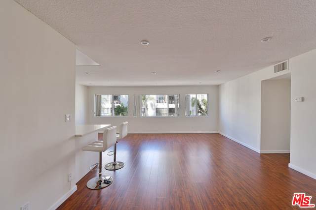 136 Palm Dr - Photo 1