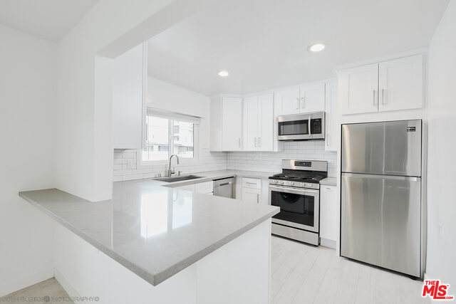 1005 Barrington Ave - Photo 1