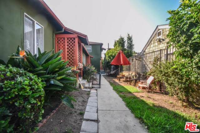 1112 Ocean Park Blvd - Photo 1