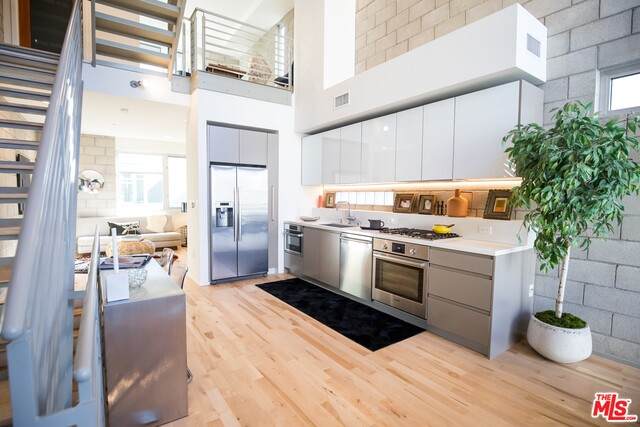 3450 Cahuenga Blvd - Photo 1