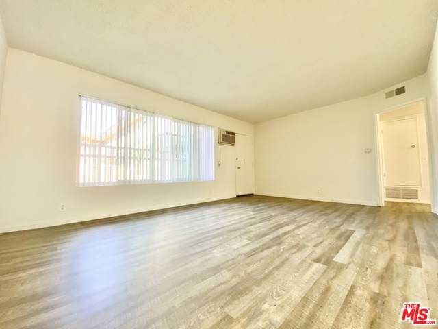 13447 Burbank Blvd - Photo 1