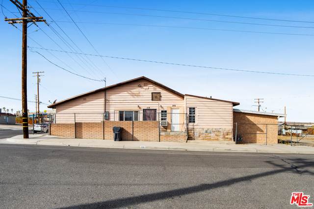 206 6Th Ave - Photo 1