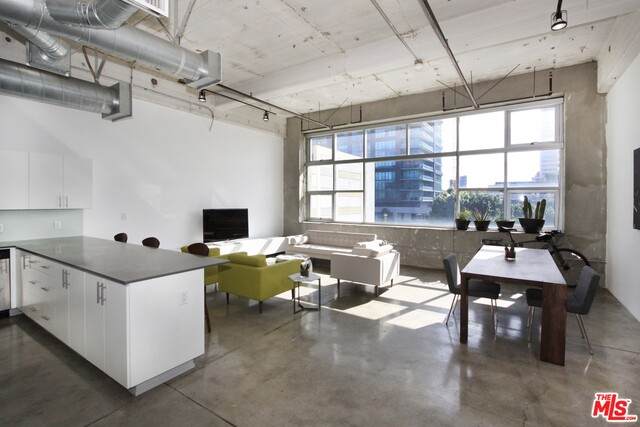 1130 Flower St - Photo 1