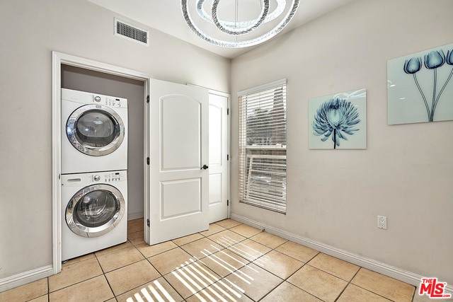 4947 Rosewood Ave - Photo 1
