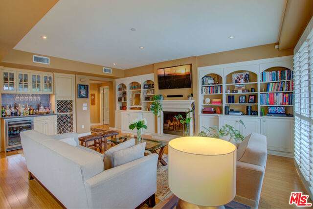 2230 Bentley Ave - Photo 1