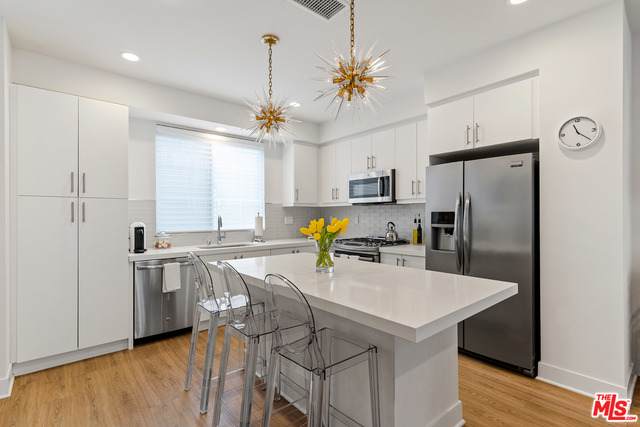 10740 Bloomfield St - Photo 1