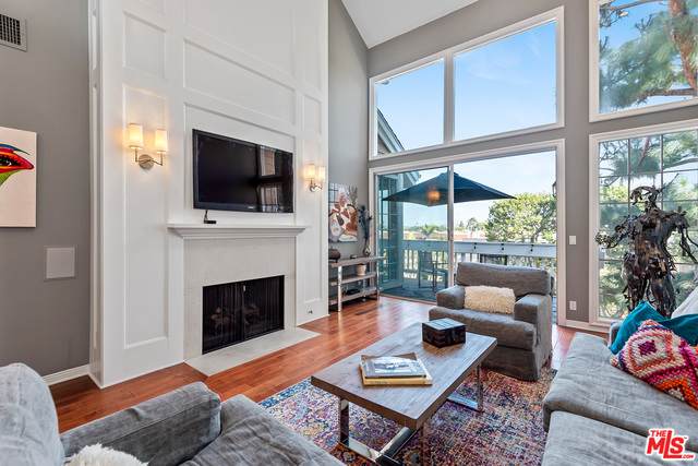 4342 Redwood Ave - Photo 1
