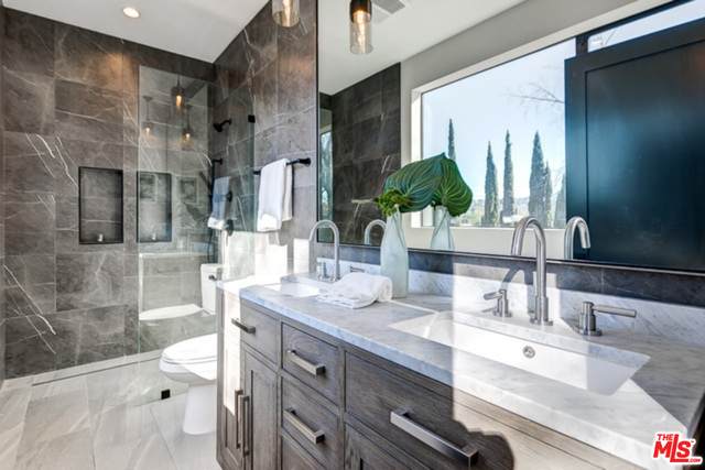 4425 Studio Pl - Photo 1