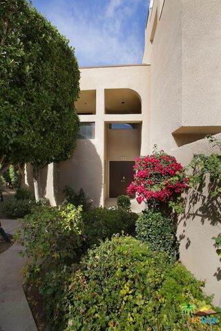 829 Village Sq - Photo 1