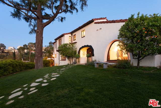 1400 Stanford Dr - Photo 1