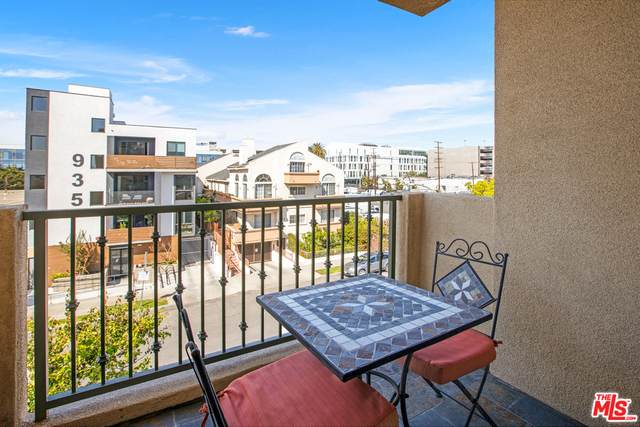 936 Hudson Ave - Photo 1
