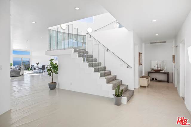 5330 Horizon Dr - Photo 1