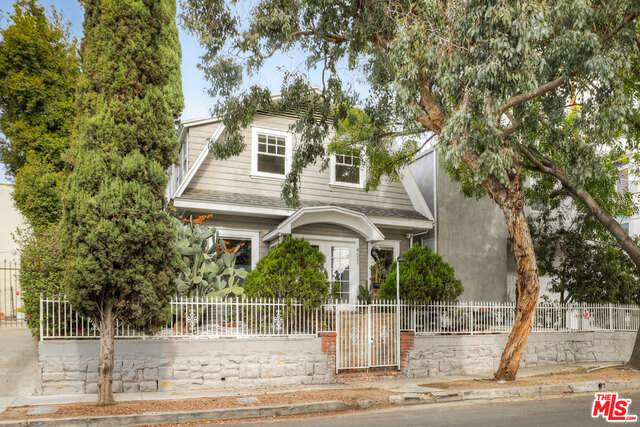 4621 Oakwood Ave - Photo 1