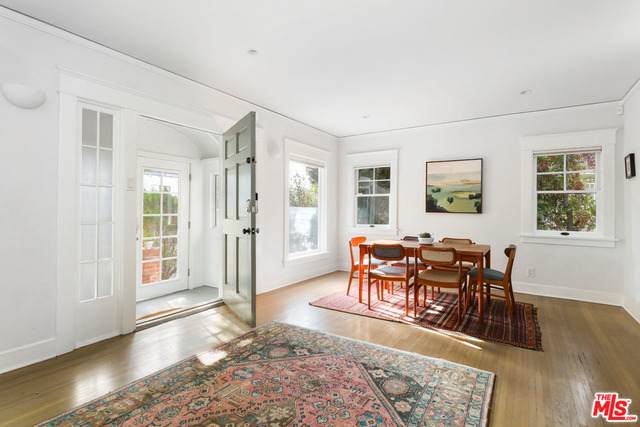 4621 Oakwood Ave - Photo 1