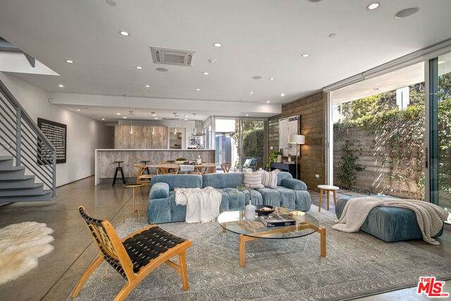741 California Ave - Photo 1