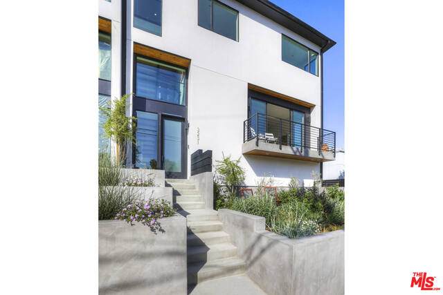 3223-1/2 Rowena Ave - Photo 1