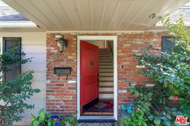 1102 Altadena Dr - Photo 1