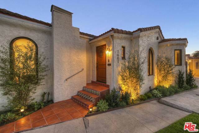 1601 Curson Ave - Photo 1