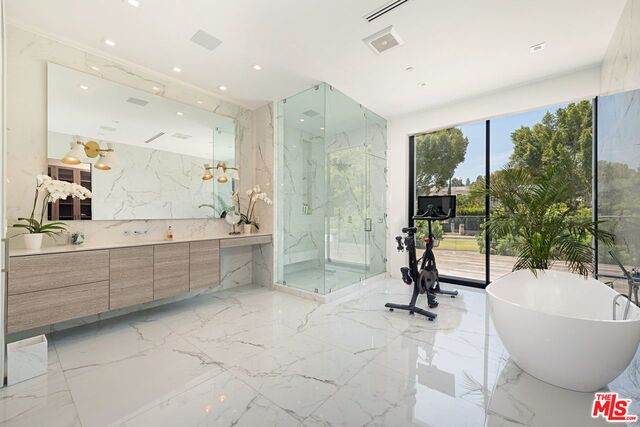 9570 Sunset Blvd - Photo 1