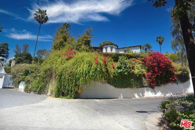 1945 Normandie Ave - Photo 1