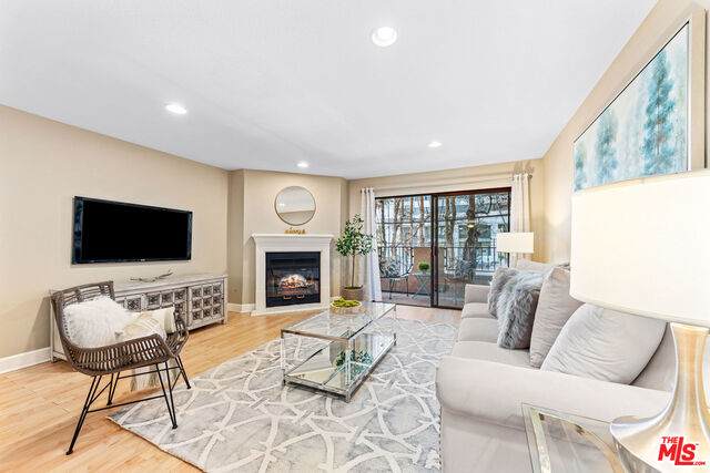 1633 Bentley Ave - Photo 1