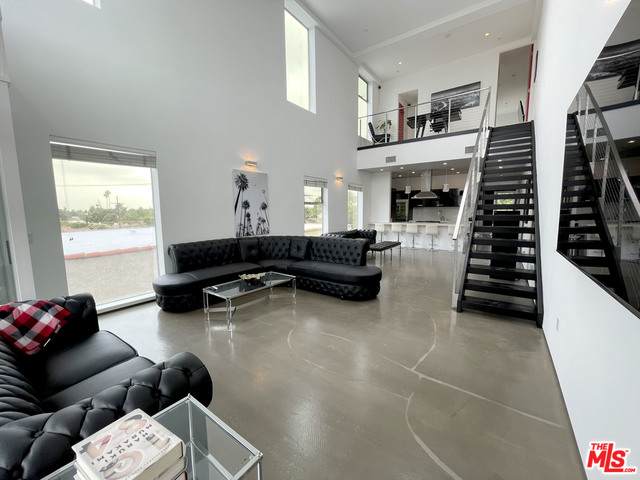 611 Bronson Ave - Photo 1