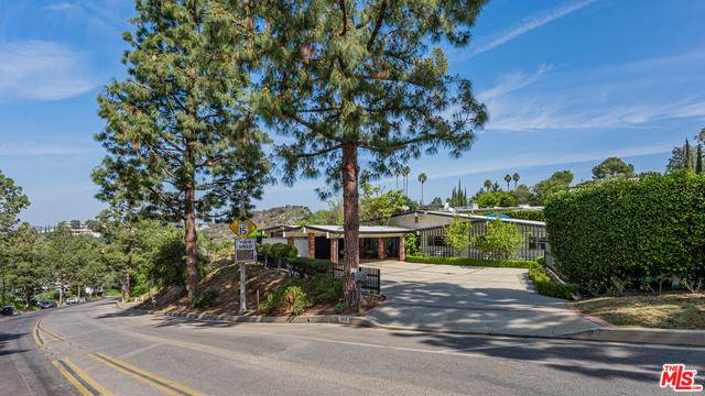 1920 Loma Vista Dr - Photo 1