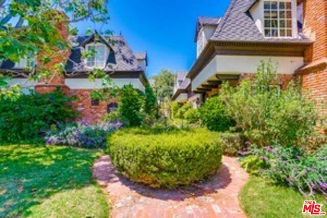8227 Redlands St - Photo 1