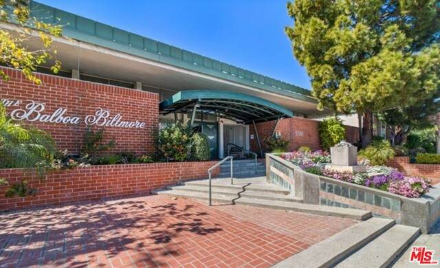 5301 Balboa Blvd - Photo 1