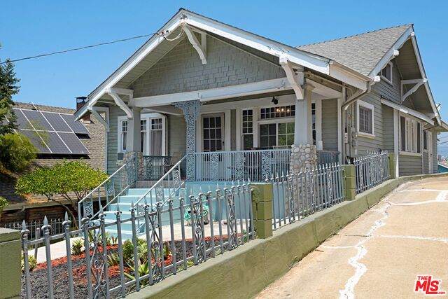 1935 Clinton St - Photo 1