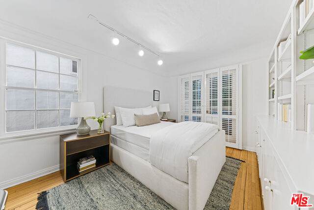1320 Thayer Ave - Photo 1