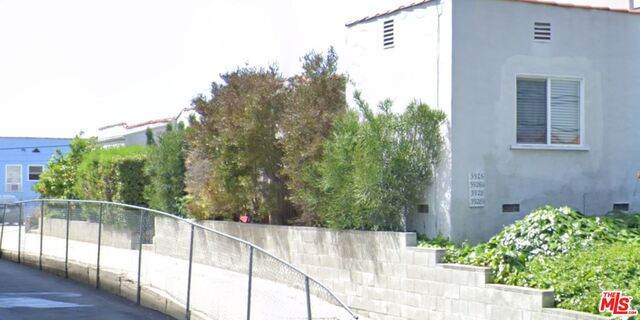 3926 Marathon St - Photo 1